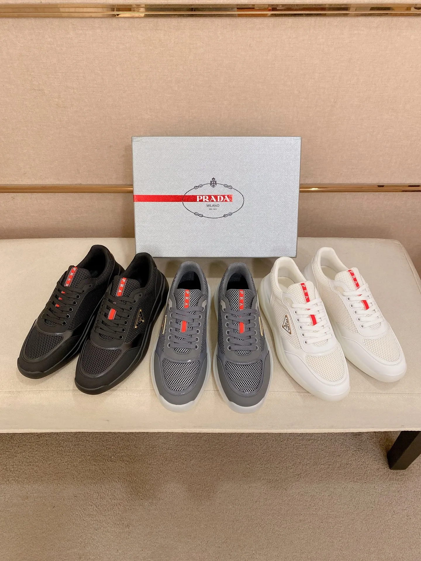 Men's shoes 💰 620💰 ✔️✔️✔️Higher version High-quality new PRADA (Prada) counters are launched simultaneously. The new men's shoes and 😘fabric are made of high-tech glue-making technology. Lining: Full cowhide lining. 👍🏿 High-end ☄️ Air-cushion molded anti-slip foam outsole, exquisite lines, simple and elegant, comfortable and high-end for leisure travel. Code number: 38 to 44 (45 can be customized and cannot be returned or exchanged)